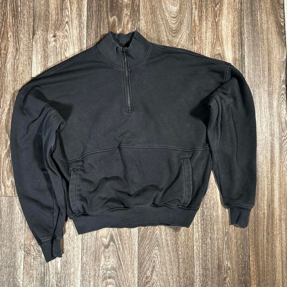 Gymshark Women's Black and Grey Sweatshirt